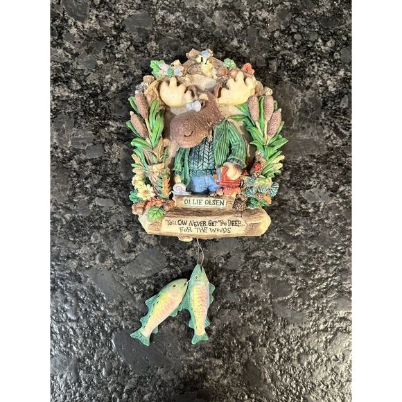 Enesco Moose Creek Crossing Ollie Olsen 1995 Wall Plaque Fish Danglers #144819 - Picture 2 of 6